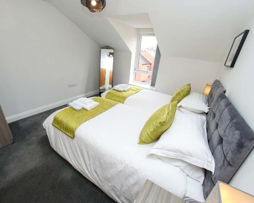 Luxe Living Guest House-Sleeps 6-Private Parking-Free Wifi-Beach-City Swansea Exterior photo