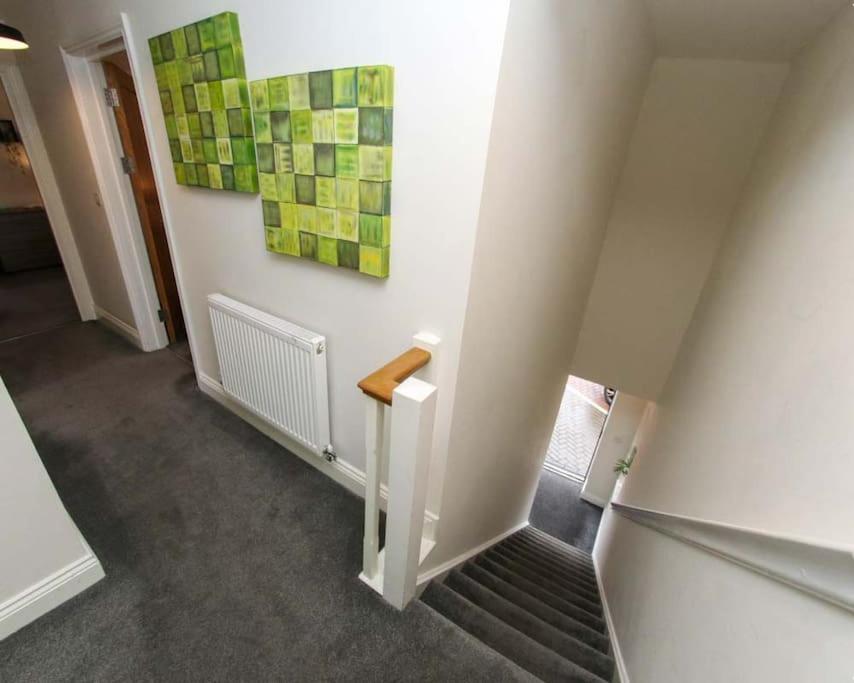 Luxe Living Guest House-Sleeps 6-Private Parking-Free Wifi-Beach-City Swansea Exterior photo