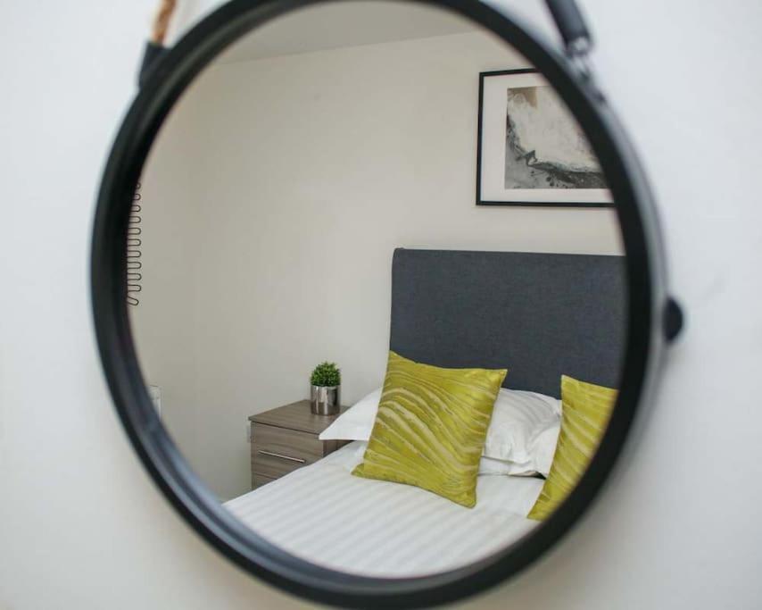 Luxe Living Guest House-Sleeps 6-Private Parking-Free Wifi-Beach-City Swansea Exterior photo